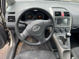 Toyota Auris 1.6-16V Terra picture 12