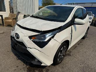 uszkodzony samochody osobowe Toyota Aygo 1.0 VVT-i x-joy 2021/3