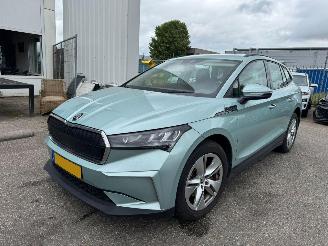Vaurioauto  passenger cars Skoda Enyaq iV 60 2023/11