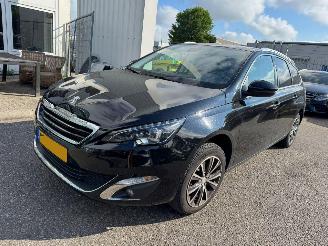 Schadeauto Peugeot 308 SW 1.2 AUTOMAAT  PureTech Blue Lease Premium 2016/12
