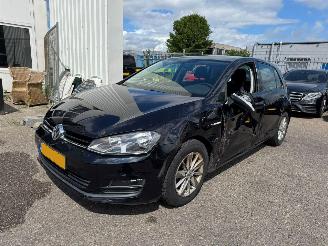 Voiture accidenté Volkswagen Golf 1.0 TSI Edition 2016/7