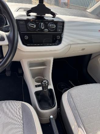 Volkswagen Up! 1.0 BMT up! beats picture 12