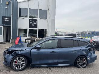 Damaged car Ford Focus 1.0 EcoBoost Hybride ST Line Style 2022/6