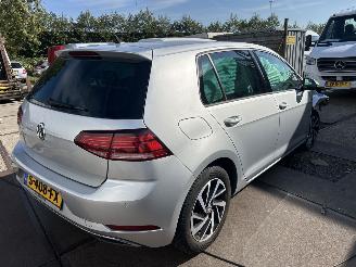 Schadeauto Volkswagen Golf 1.0 TSI TRENDLINE 2018/5