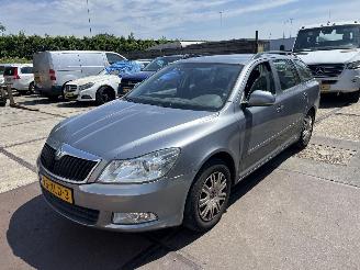 krockskadad bil auto Skoda Octavia 1.2 TSI AMBITION 2012/6