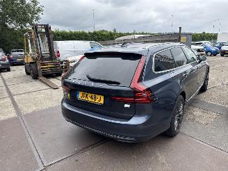 krockskadad bil auto Volvo V-90 2.0 T8 AWD  R-Desing 2021/3