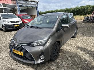 krockskadad bil auto Toyota Yaris 1.3 VVT-I TREND 2016/8