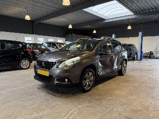 Vaurioauto  passenger cars Peugeot 2008 1.2 PureTech Blue Lion 2017/1