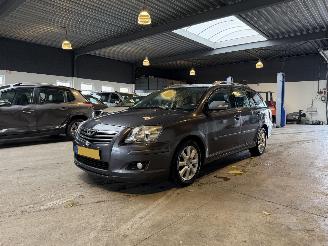 Vaurioauto  passenger cars Toyota Avensis Wagon 1.8 VVTi Luna 2008/2