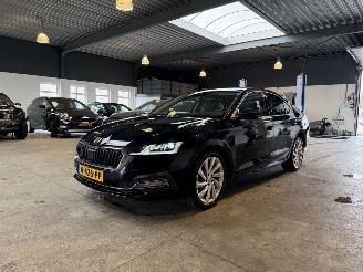 Vaurioauto  passenger cars Skoda Octavia 1.5 TSI First Edition 2021/4