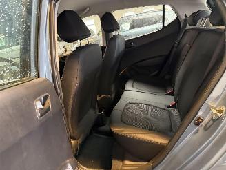 Hyundai I-10 1.0i picture 12