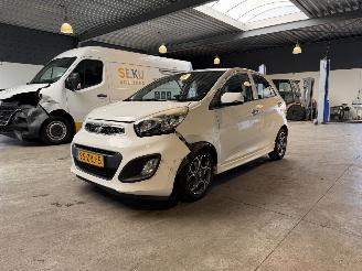 Damaged car Kia Picanto 1.0 CVVT Design Edition NAP! 2013/2