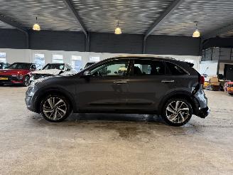 Kia Niro 1.6 GDi Hybrid Design Edition picture 2