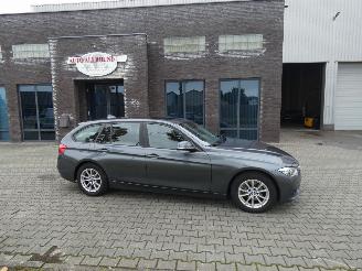 uszkodzony samochody osobowe BMW 3-serie Touring 318i Cent.Hi.Ex. 2017/1