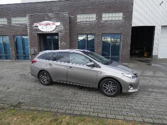 krockskadad bil auto Toyota Auris Touring Sports 1.8 Hybr. Lease 2014/9