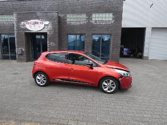 uszkodzony samochody osobowe Renault Clio 0.9 TCe Dynamique 2015/9