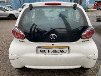 Toyota Aygo (B10) Hatchback 1.0 12V VVT-i (1KR-FE) [50kW] picture 4