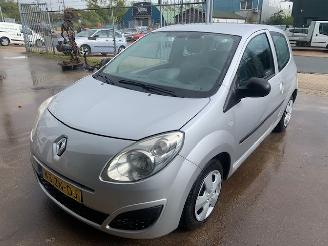 Avarii autoturisme Renault Twingo Twingo II (CN) Hatchback 3-drs 1.2 (D7F-800(Euro 4)) [43kW] 2008/3