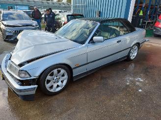 Schadeauto BMW 3-serie 3 serie (E36/2C) Cabrio 318i (M43-B18(184E2)) [85kW] 1998/6