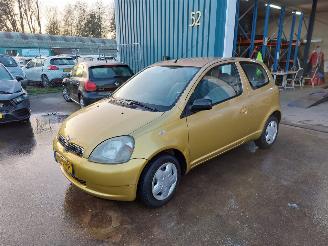 uszkodzony samochody osobowe Toyota Yaris Yaris (P1) Hatchback 1.0 16V VVT-i (1SZFE) [50kW] 2000/9