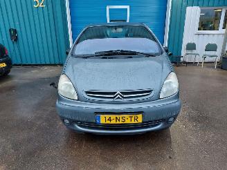 Citroën Xsara Xsara Picasso (CH) MPV 2.0 16V (EW10J4(RFN)) [100kW] picture 2