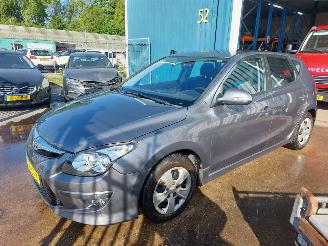 damaged passenger cars Hyundai I-30 i30 (FD) Hatchback 1.4 CVVT 16V 2012/2