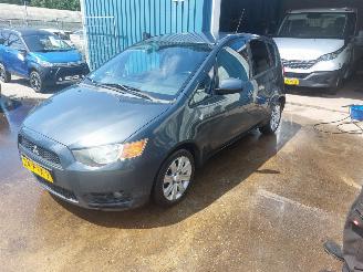damaged passenger cars Mitsubishi Colt Colt (Z2/Z3) Hatchback 1.3 16V 2010/2