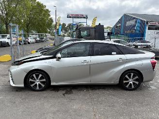damaged passenger cars Toyota Mirai FCV Executive 113kW Hydrogen hybrid 2019/4