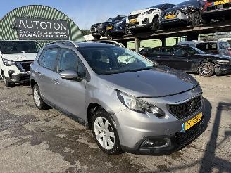 Damaged car Peugeot 2008 1.2 81KW Autom. Clima Navi Led Active NAP 2017/7