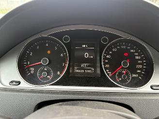 Damaged car Volkswagen Passat 1.4 TSI 90KW Bleumotion Sedan Keyless 2011/9