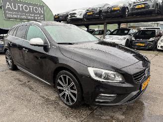 Damaged car Volvo V-60 2.4 D6 Autom. 162KW Twin Engine Schuifdak Navi Led R-Design NAP 2015/12