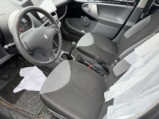 Peugeot 107 1.0-12V XR 50KW Airco Navi 5-Drs NAP picture 7