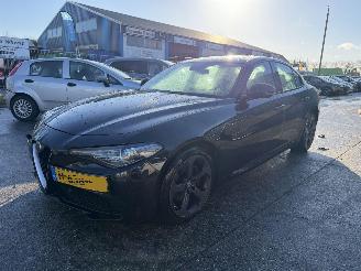 damaged passenger cars Alfa Romeo Giulia 2.2D 110KW Autom. Clima Navi Leer Super Led 2016/12