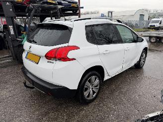Damaged car Peugeot 2008 1.2 81KW Pano Clima Navi Led Allure 2016/5