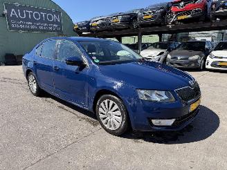 Coche accidentado Skoda Octavia 1.4 TSI 103KW Airco Sedan Greentech Ambition NAP 2014/3