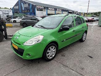 Schadeauto Renault Clio 1.2-16V 55KW Navi Airco Authentique 2012/4