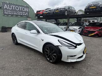 Unfallwagen Tesla Model 3 75 kWh Long Range 258KW AWD Clima Navi Pano NAP 2019/9