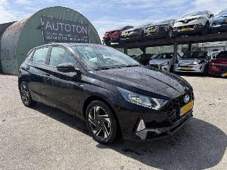 damaged passenger cars Hyundai I-20 1.0 T-GDI Autom. 74KW Clima Navi Camera Comfort Smart NAP 2021/5