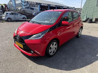Toyota Aygo 1.0 VVT-I X-Play Airco Navi Led Camera 5-Drs picture 2
