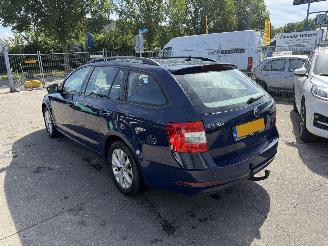 Schadeauto Skoda Octavia 1.6 TDI 85KW DSG Clima Navi Camera Greentech Ambition Business NAP 2018/1