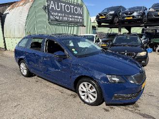 Voiture accidenté Skoda Octavia 1.6 TDI 85KW DSG Clima Navi Camera Greentech Ambition Business NAP 2018/1