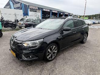 Damaged car Renault Mégane 1.2 TCE 96KW Bose Pano Clima Navi Camera Led 2017/8