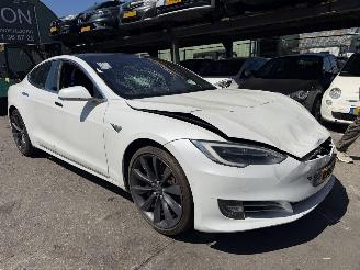 damaged passenger cars Tesla Model S 75D 245KW Pano Clima Navi Led 2017/12
