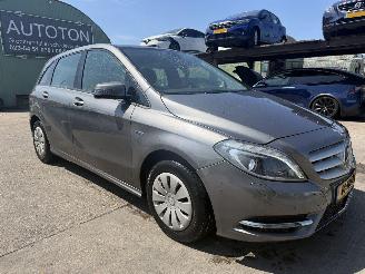 damaged passenger cars Mercedes B-klasse 180 90KW Clima Navi Led Ambition NAP 2012/3