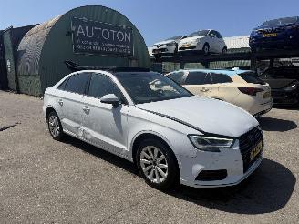 skadebil auto Audi A3 1.5 TFSI 110KW Pano Navi Clima Led Sedan 2017/10