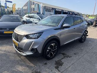 damaged passenger cars Peugeot e-2008 50 kWh 100KW Allure pack 2021/1