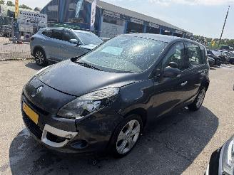 Damaged car Renault Scenic 2.0 103KW Automaat Clima Navi Dynamique NAP 2011/3
