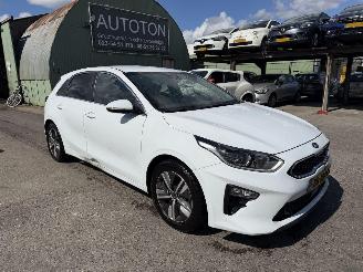 Damaged car Kia Ceed 1.0 T-GDI 88KW Clima Navi Led Xenon Camera DynamicPlusLine NAP 2019/6