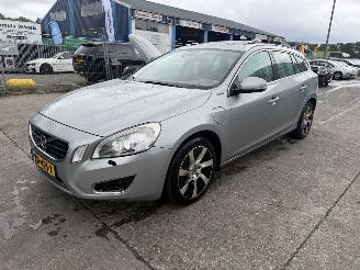 Coche accidentado Volvo V-60 2.4 D6 AWD 158KW PHEV Autom. Schuifdak Clima Navi 2013/3