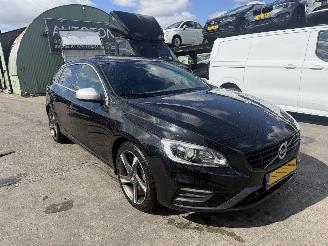 Voiture accidenté Volvo V-60 2.4 D6 Twin Engine 162KW Autom. Schuifdak Clima Navi Camera Led R-Design NAP 2015/12